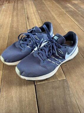 Nike Run Swift navy tennis shoes women’s size 9